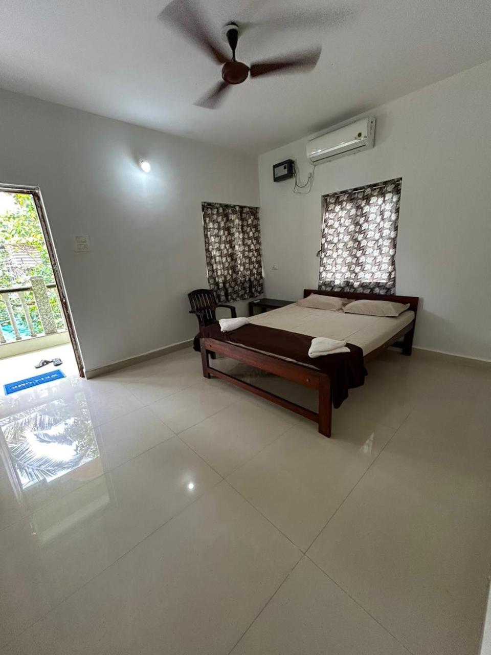 Hare Krishna Hotel อารัมบล ภายนอก รูปภาพ